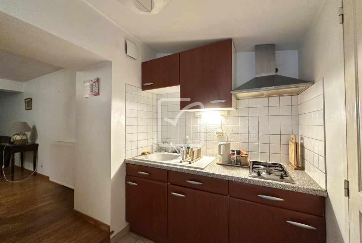 Immeuble de rapport à vendre à Sarlat, 3 appartements et local commercial loués, 273 m² 