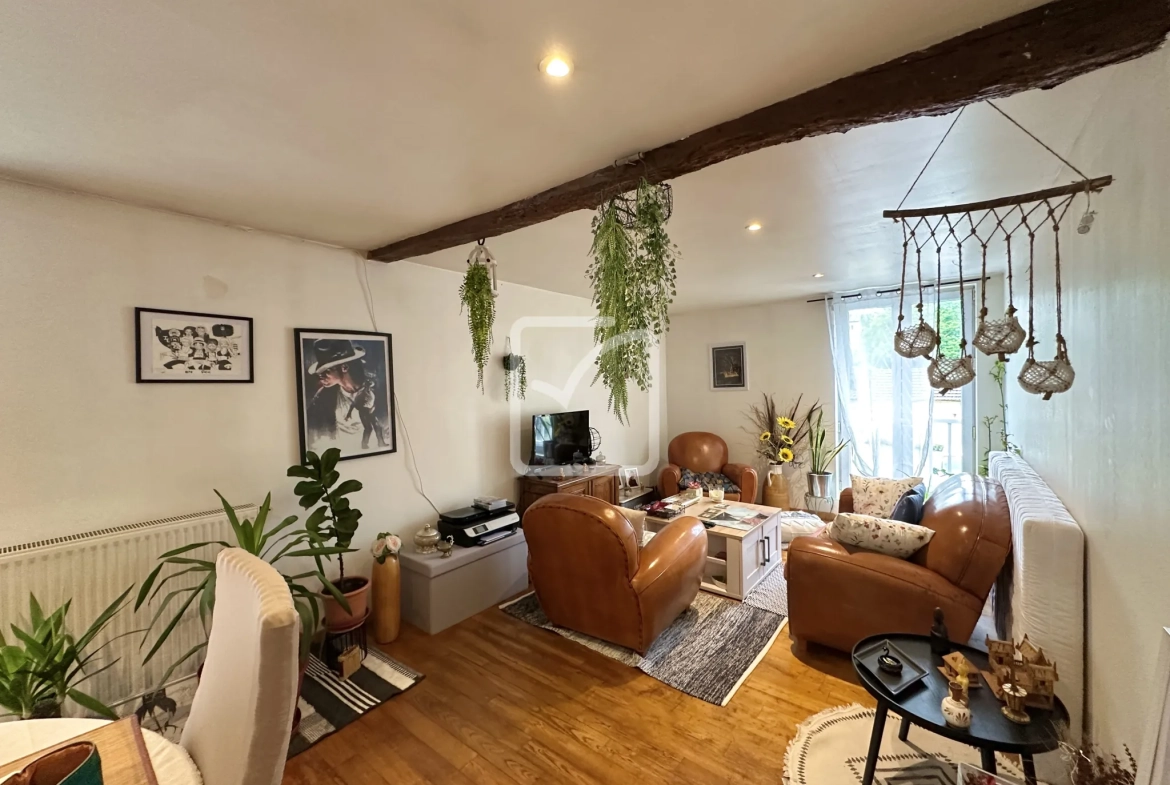Immeuble de rapport à vendre à Sarlat, 3 appartements et local commercial loués, 273 m² 