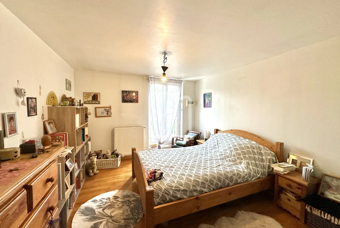 Immeuble de rapport à vendre à Sarlat, 3 appartements et local commercial loués, 273 m² 