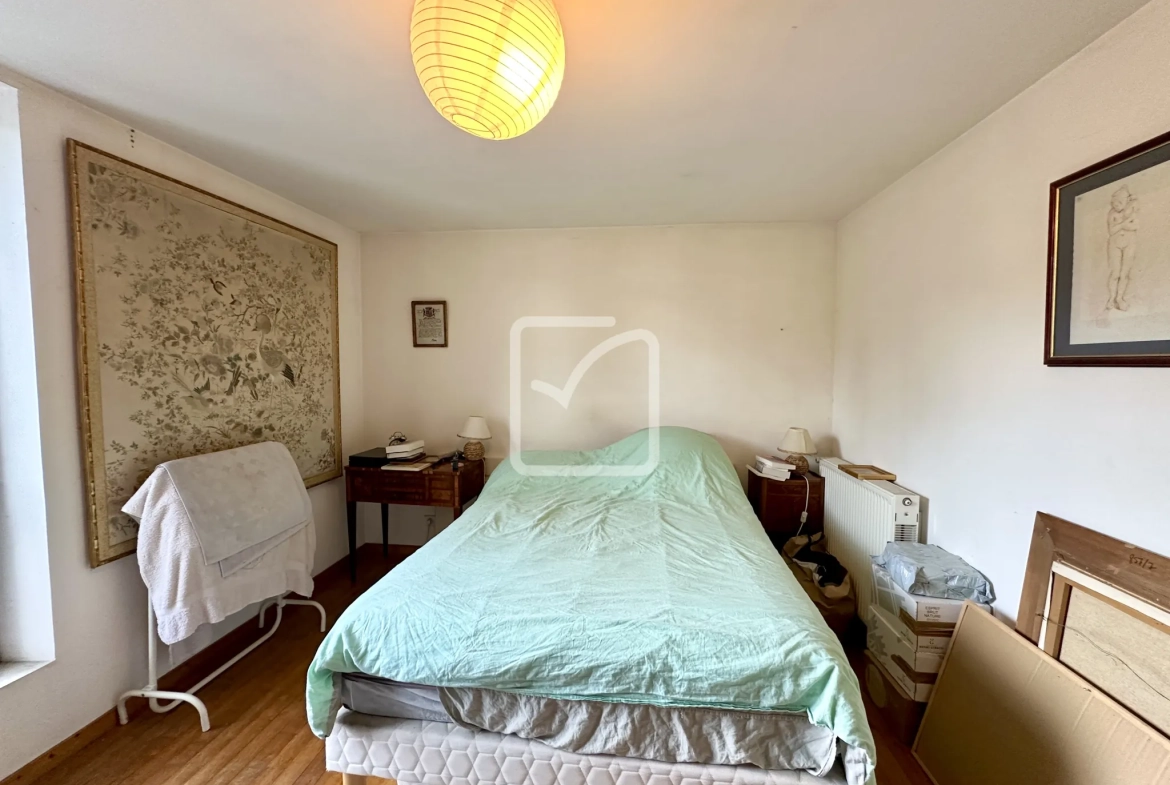 Immeuble de rapport à vendre à Sarlat, 3 appartements et local commercial loués, 273 m² 