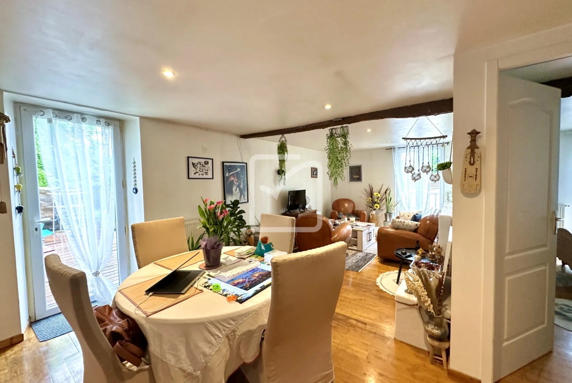 Immeuble de rapport à vendre à Sarlat, 3 appartements et local commercial loués, 273 m² 