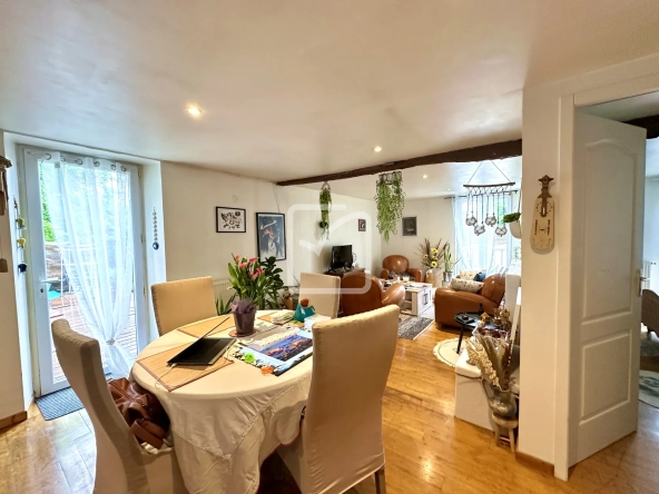Immeuble de rapport à vendre à Sarlat, 3 appartements et local commercial loués, 273 m²