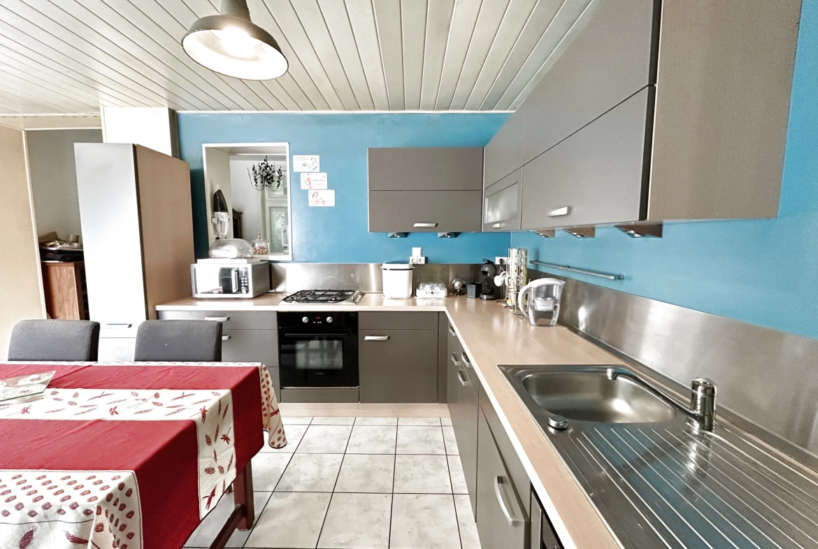 Maison familiale à vendre à Hénin Beaumont avec jardin et double garage 