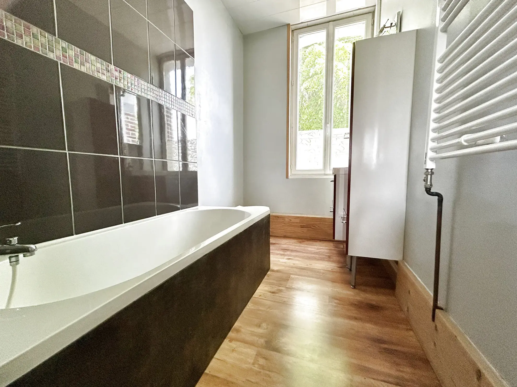 Maison familiale à vendre à Hénin Beaumont avec jardin et double garage 