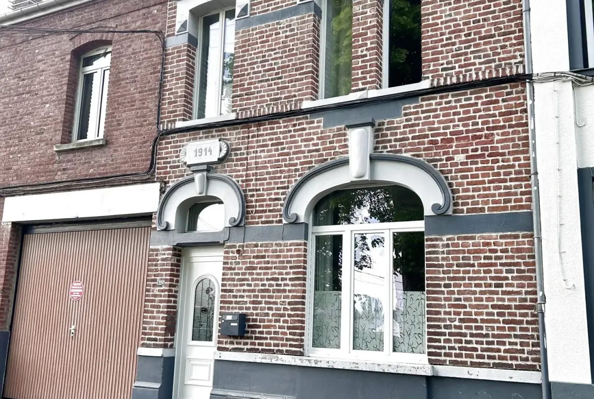 Maison familiale à vendre à Hénin Beaumont avec jardin et double garage 