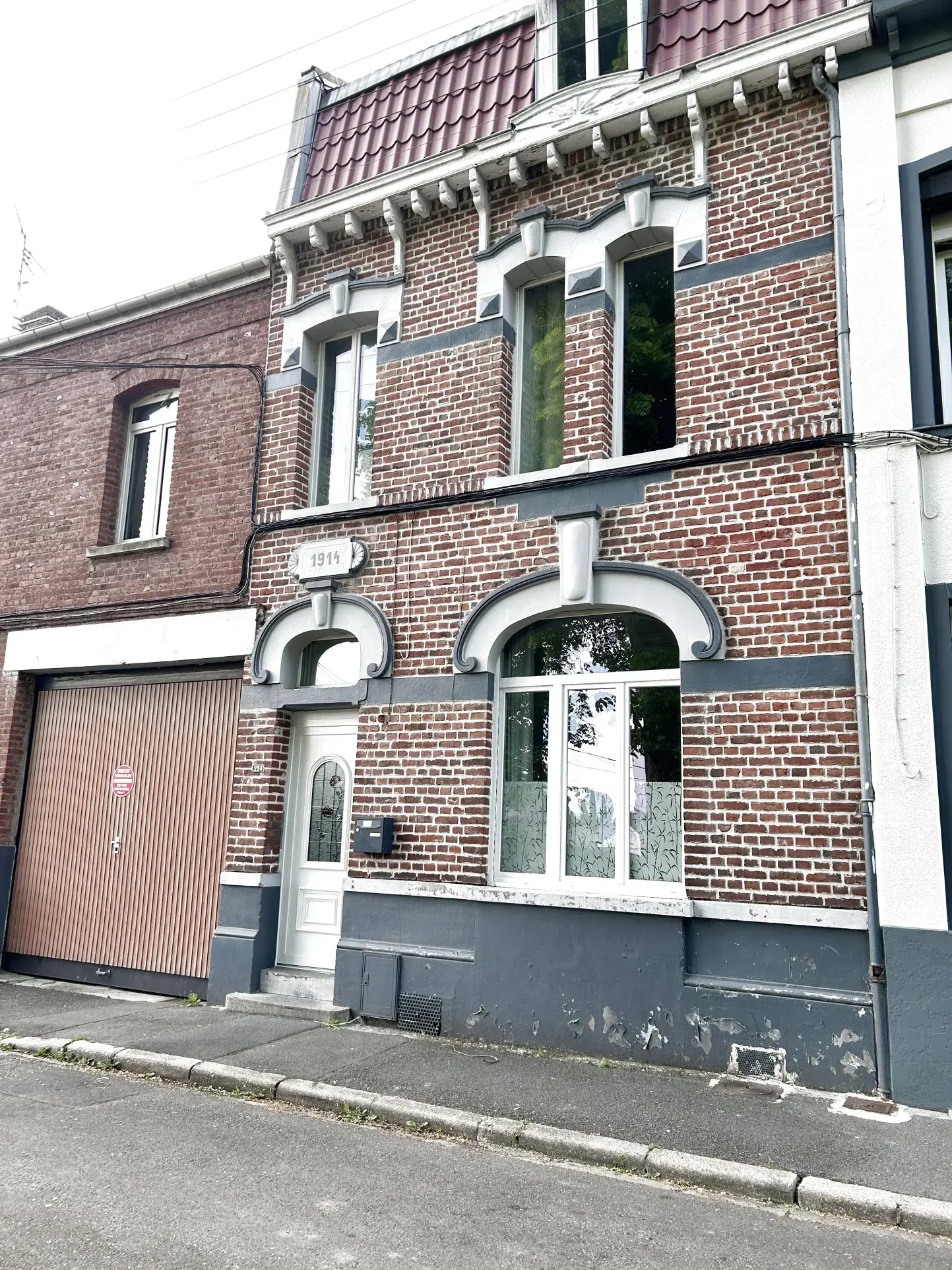 Maison familiale à vendre à Hénin Beaumont avec jardin et double garage 