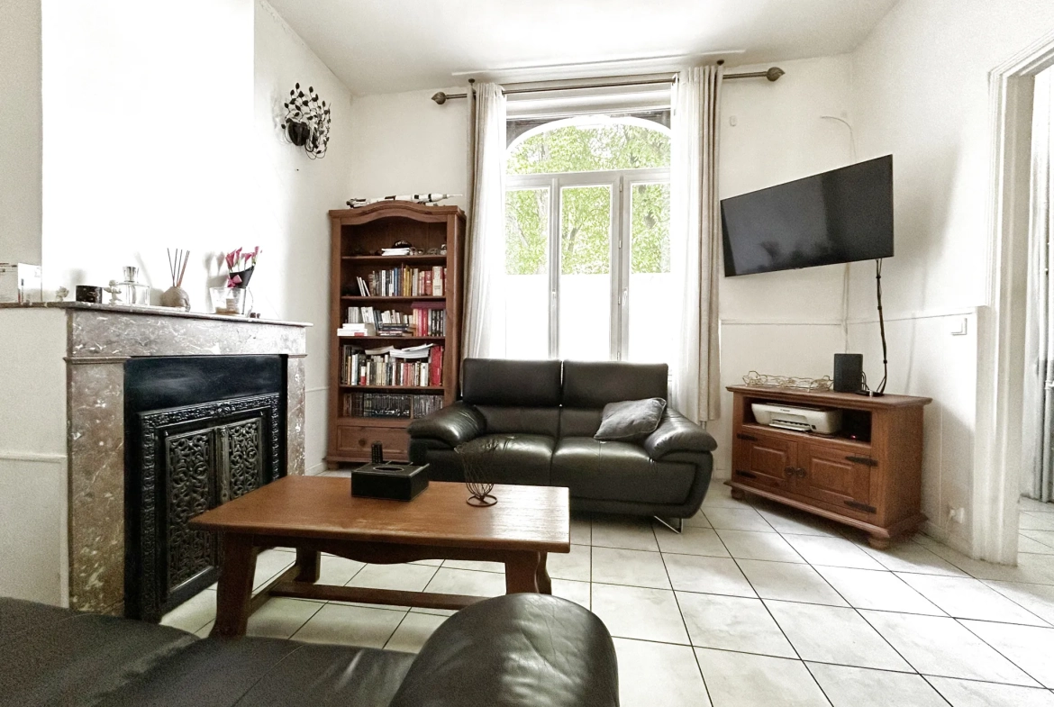 Maison familiale à vendre à Hénin Beaumont avec jardin et double garage 