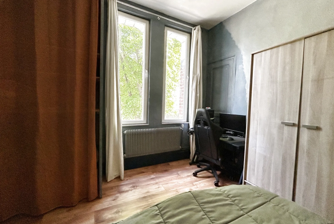 Maison familiale à vendre à Hénin Beaumont avec jardin et double garage 