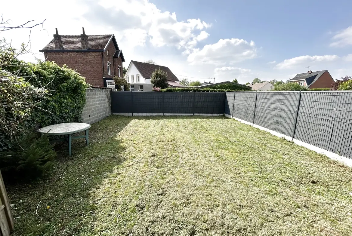 Maison familiale à vendre à Hénin Beaumont avec jardin et double garage 