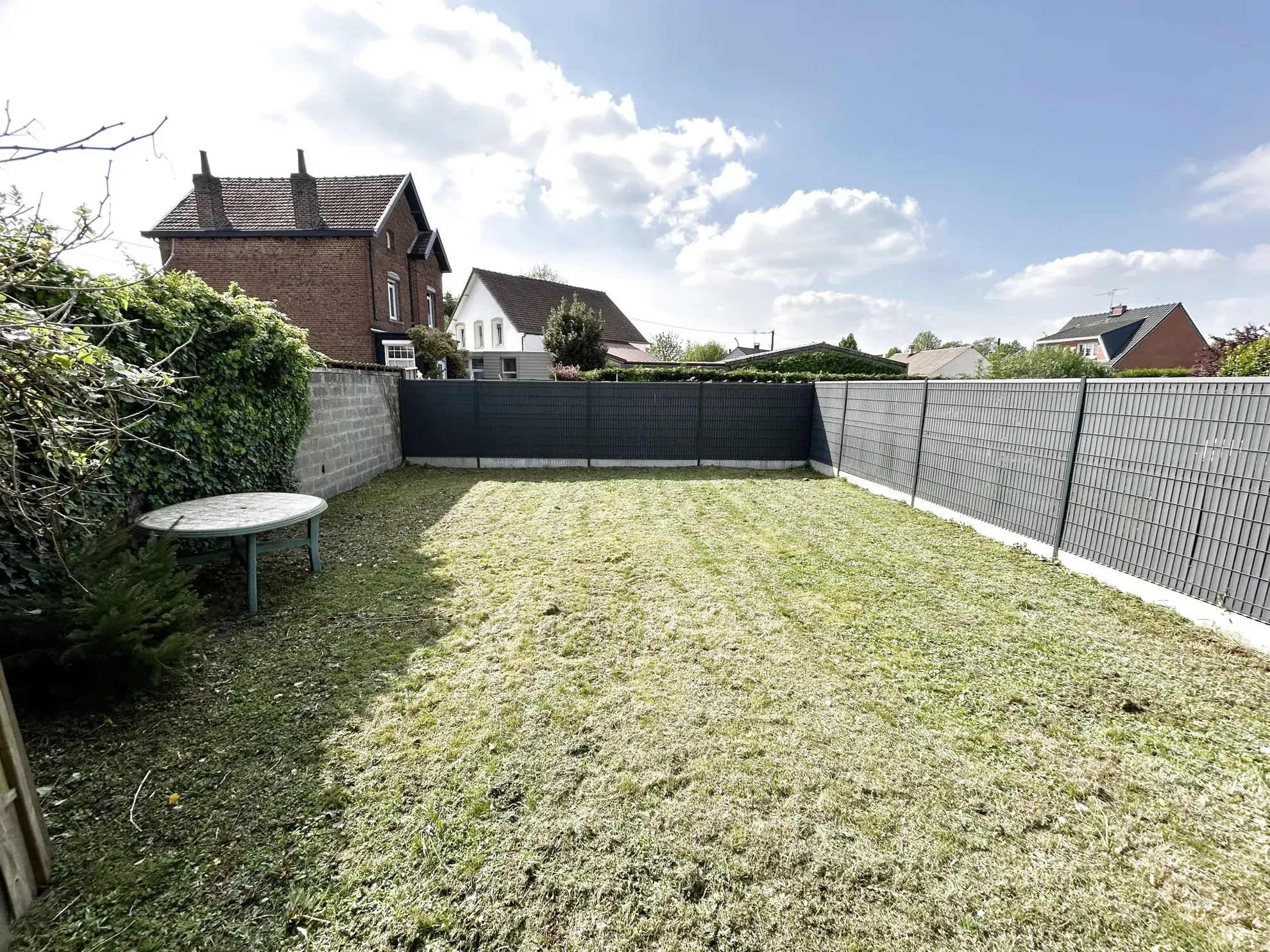 Maison familiale à vendre à Hénin Beaumont avec jardin et double garage 
