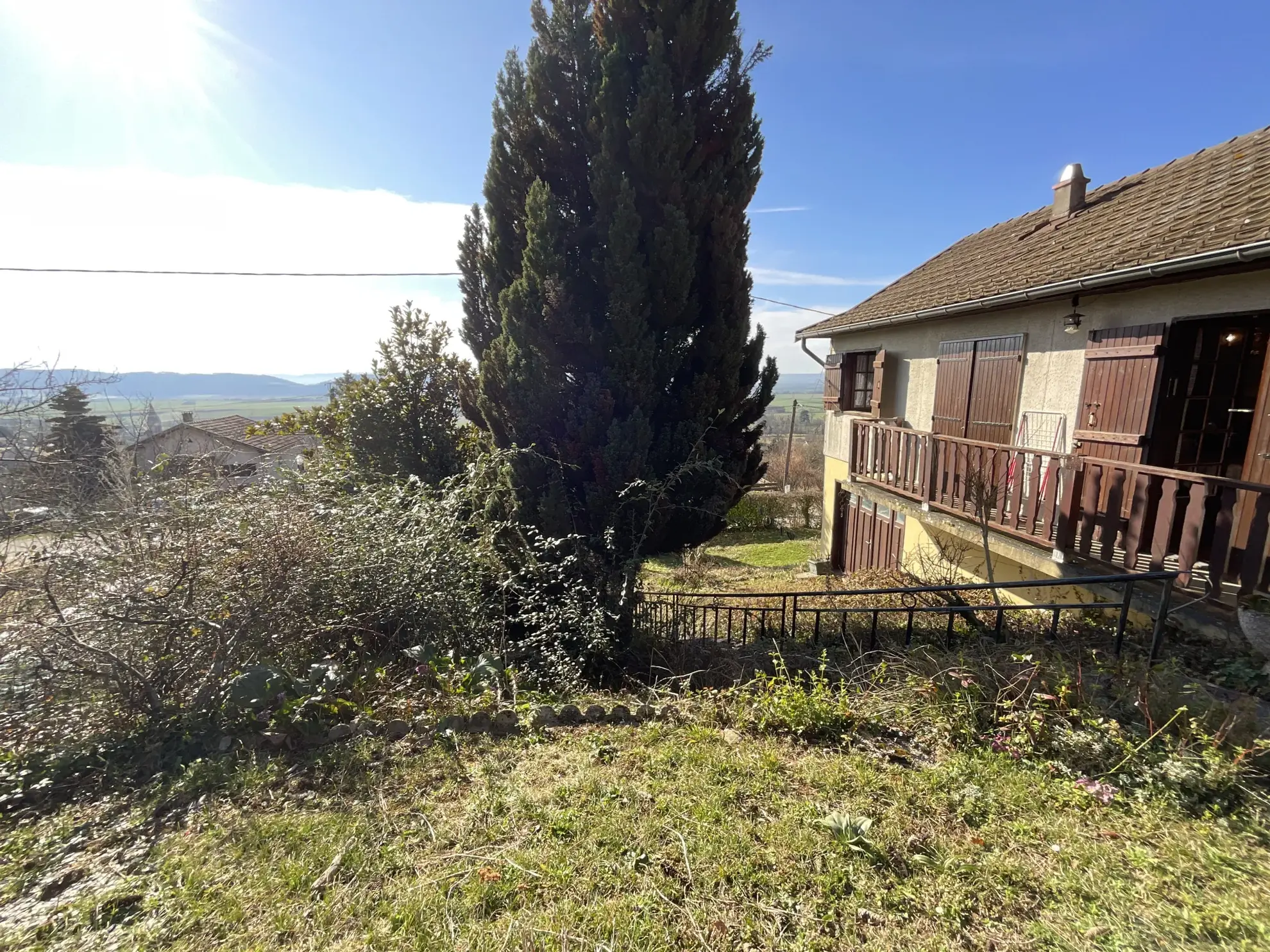 Maison 3 pièces à vendre à Porte-Des-Bonnevaux avec jardin et vue sur les montagnes 