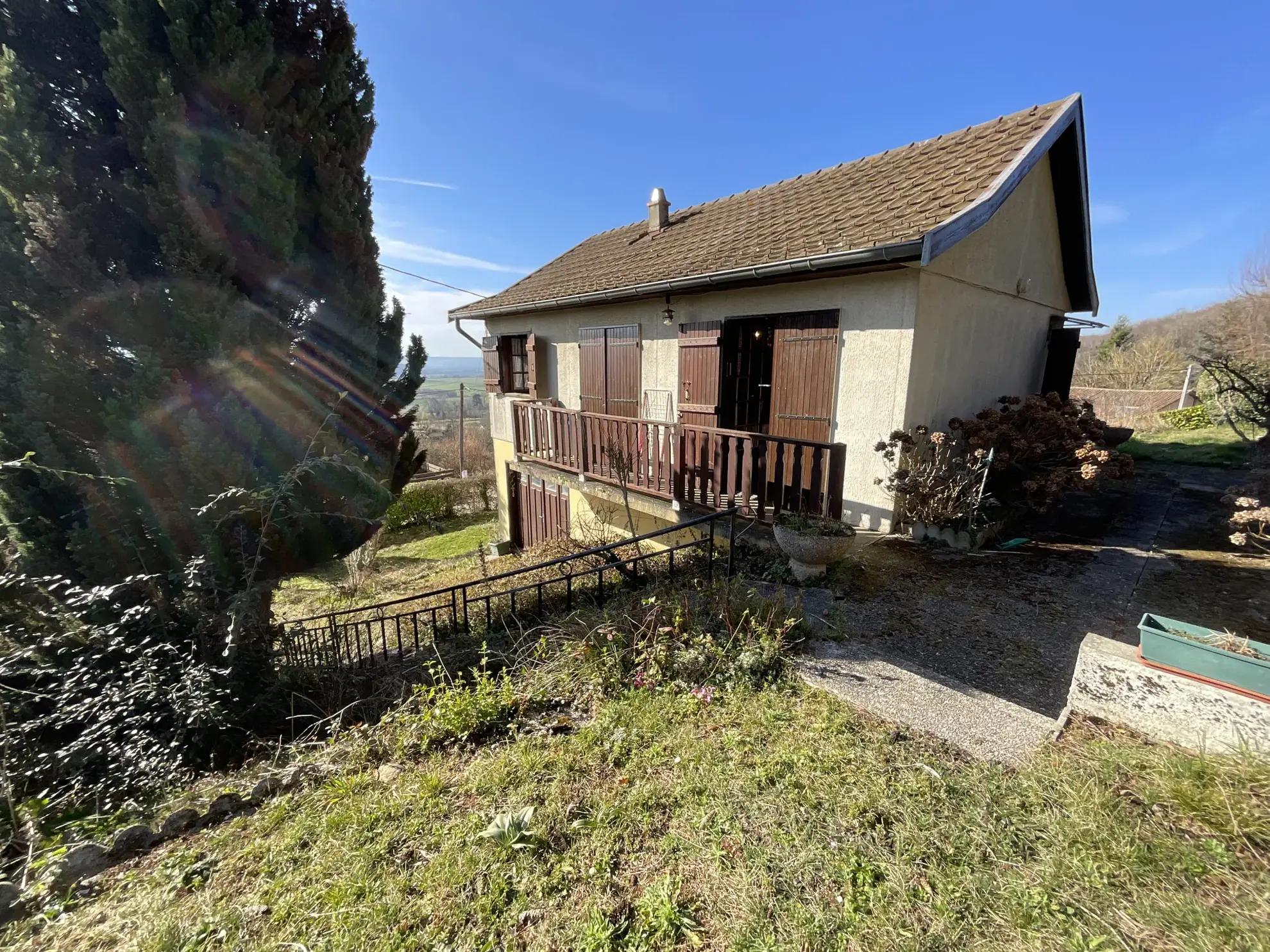 Maison 3 pièces à vendre à Porte-Des-Bonnevaux avec jardin et vue sur les montagnes 
