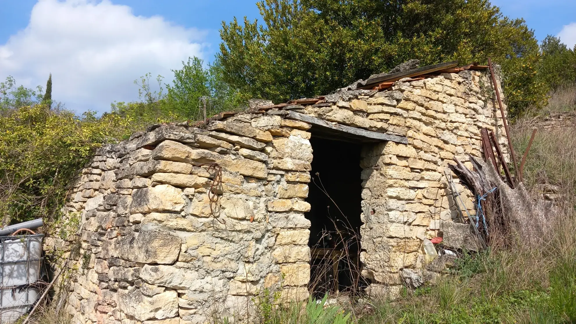Terrain en restanques avec petit maset à Villemagne l'argentiere 34600 