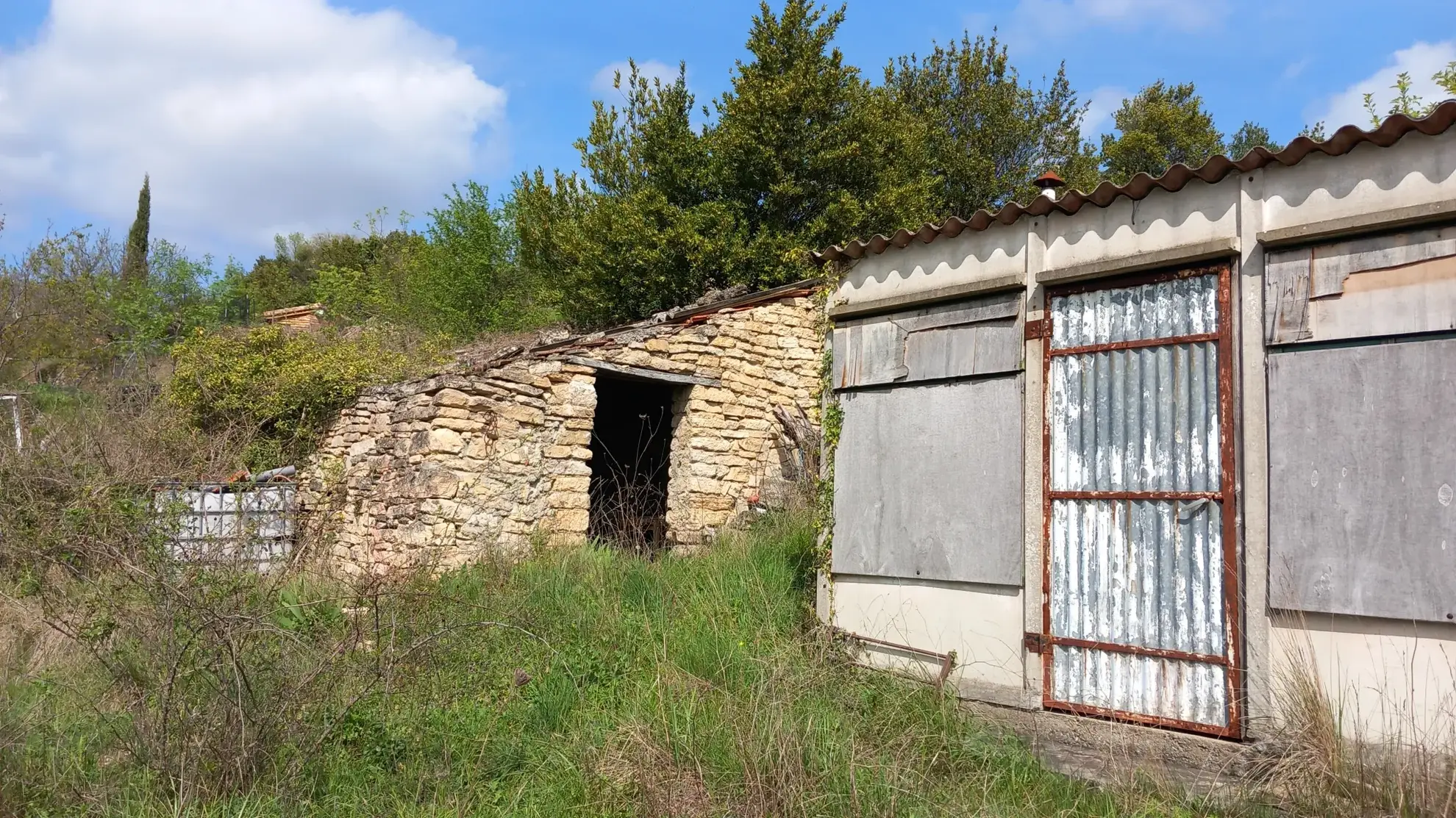 Terrain en restanques avec petit maset à Villemagne l'argentiere 34600 