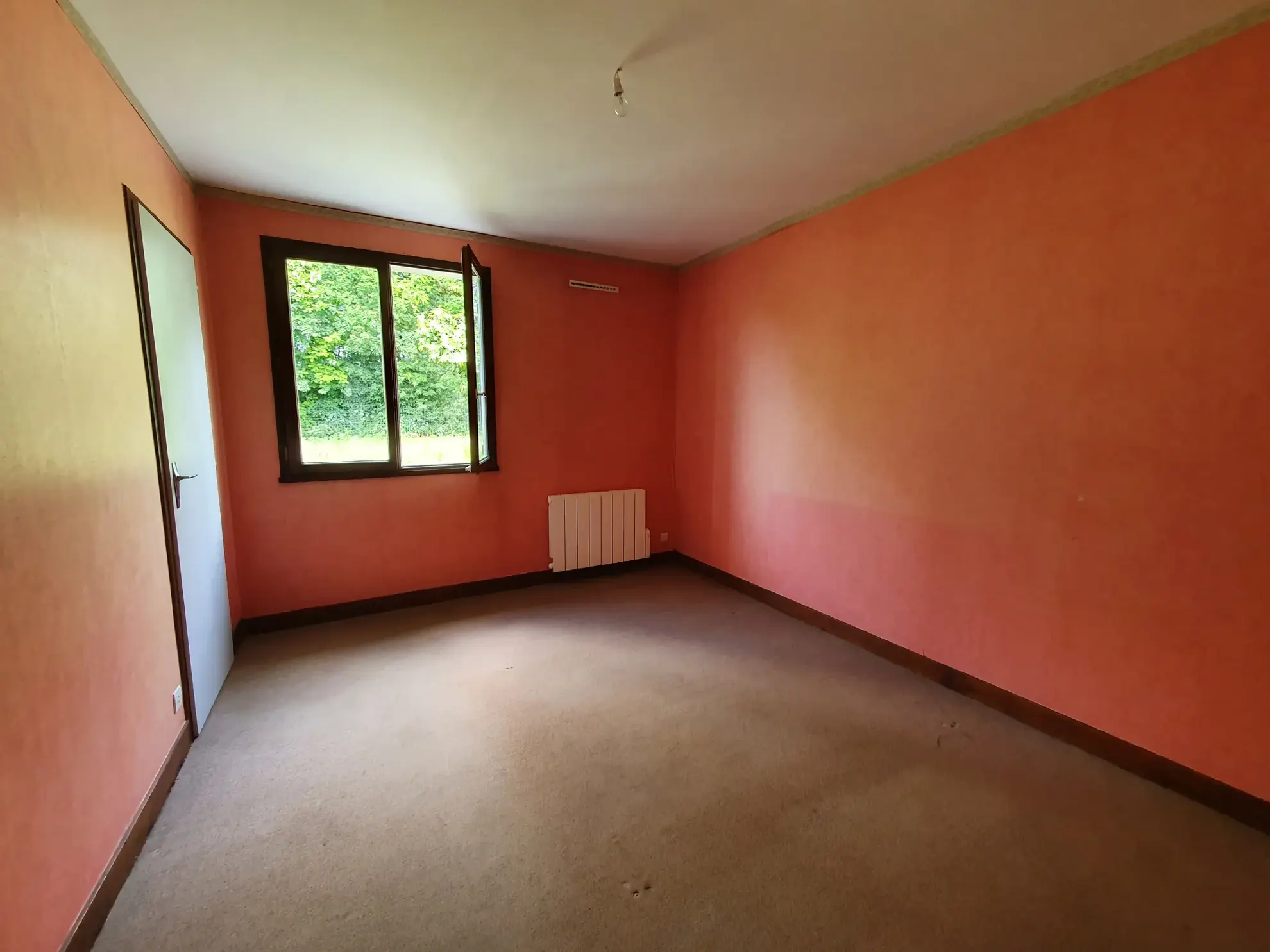 Maison de plain-pied avec 3 chambres et jardin à Lavausseau 