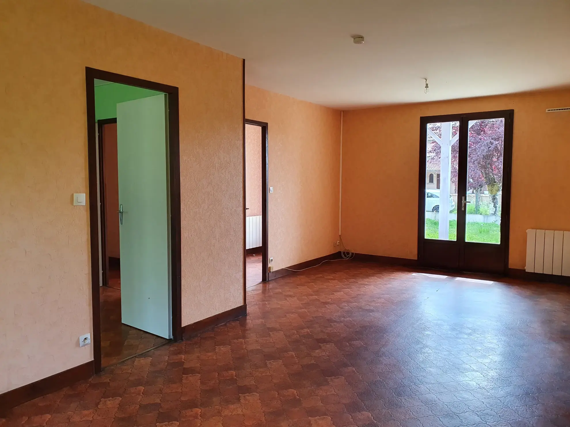 Maison de plain-pied avec 3 chambres et jardin à Lavausseau 