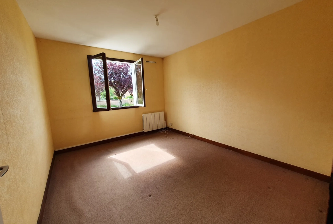 Maison de plain-pied avec 3 chambres et jardin à Lavausseau 