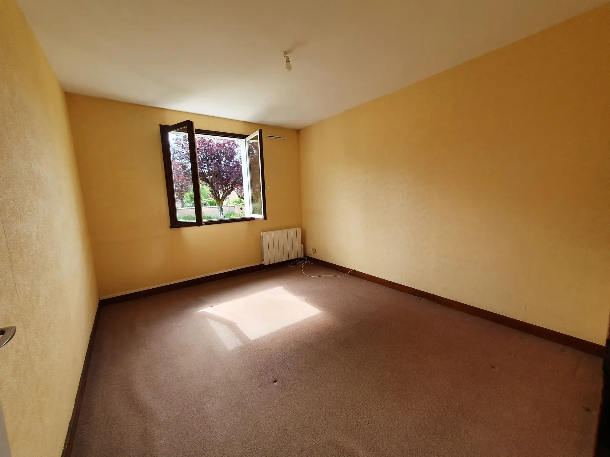 Maison de plain-pied avec 3 chambres et jardin à Lavausseau 