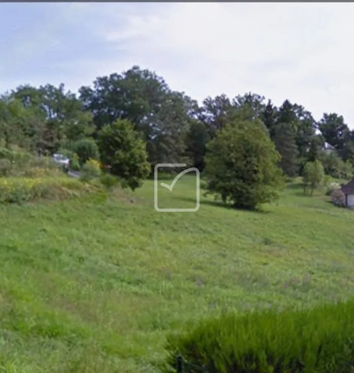 Terrain constructible de 4040 m² à Brive-la-Gaillarde avec vue agréable 