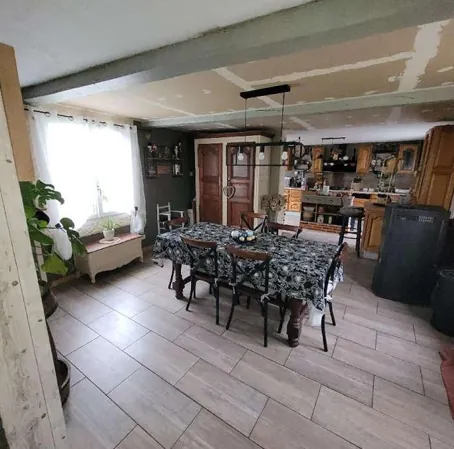 Maison F2 à vendre à Saint-Arnoult – Opportunité aux enchères à partir de 36 000 € 