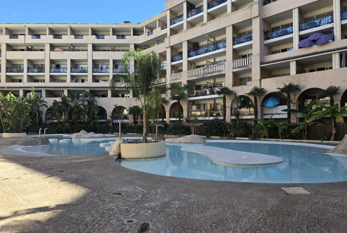 Appartement 2 pièces à Cannes la Bocca avec terrasse et parking 