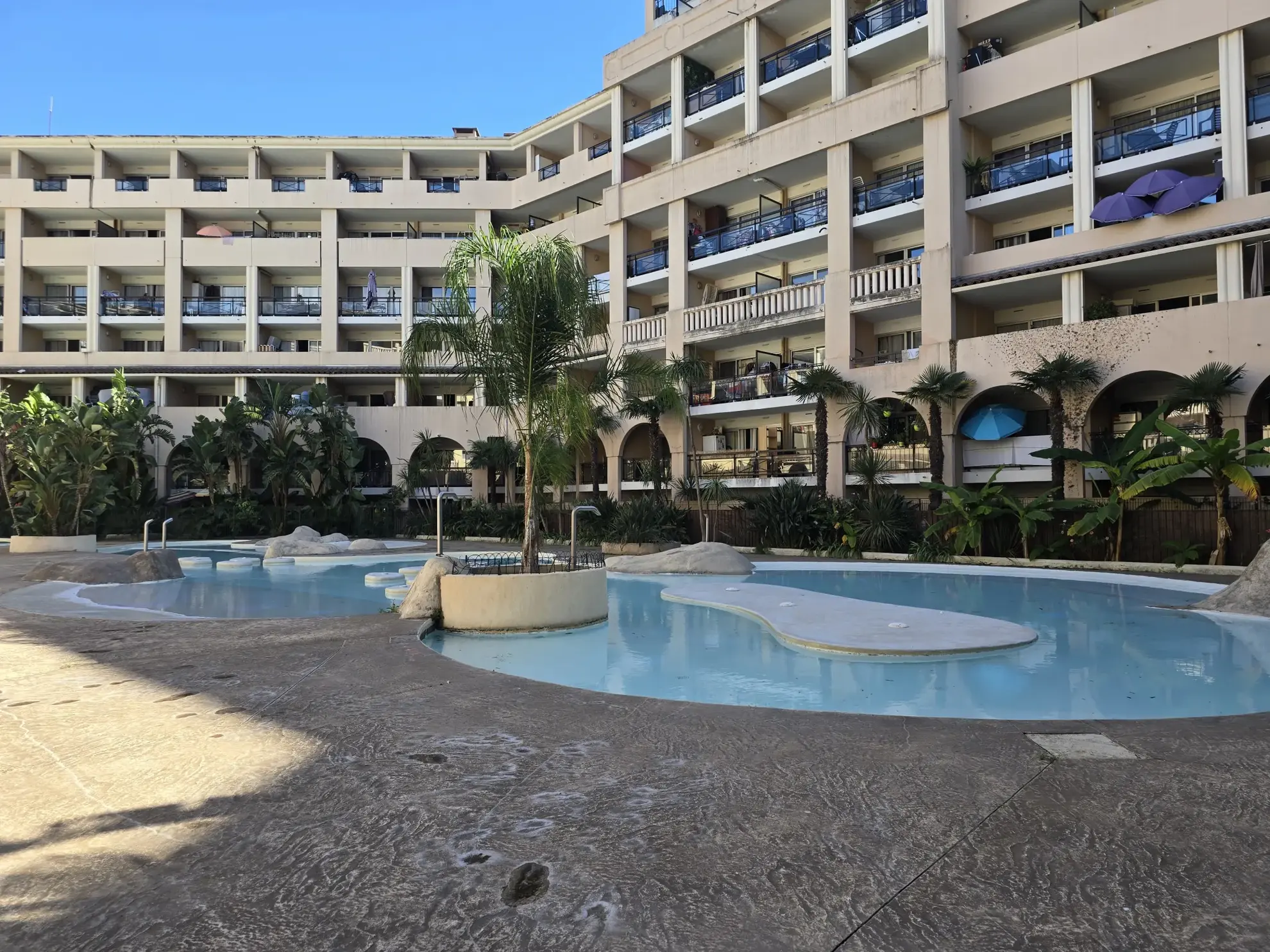 Appartement 2 pièces à Cannes la Bocca avec terrasse et parking 