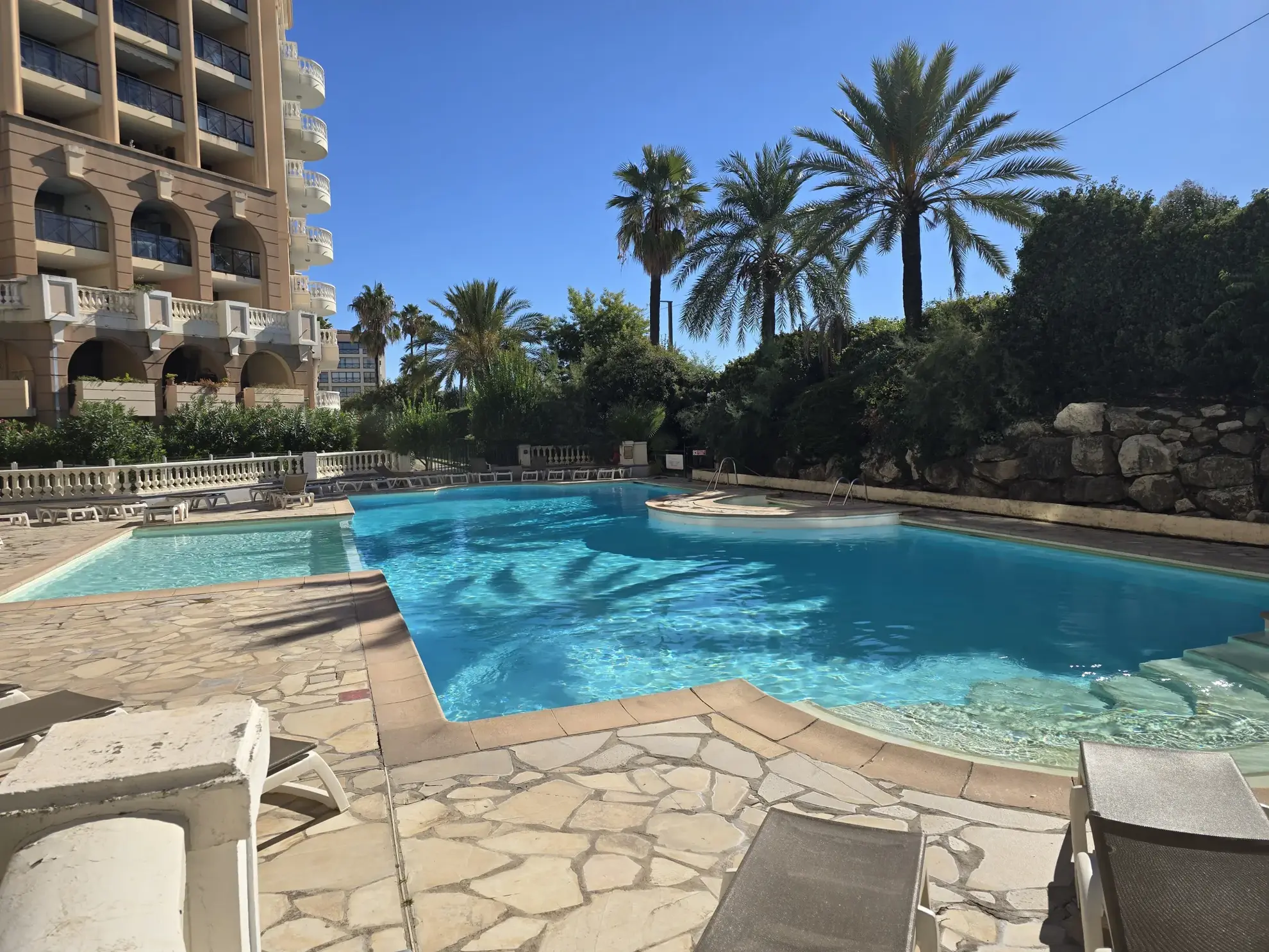 Appartement 2 pièces à Cannes la Bocca avec terrasse et parking 