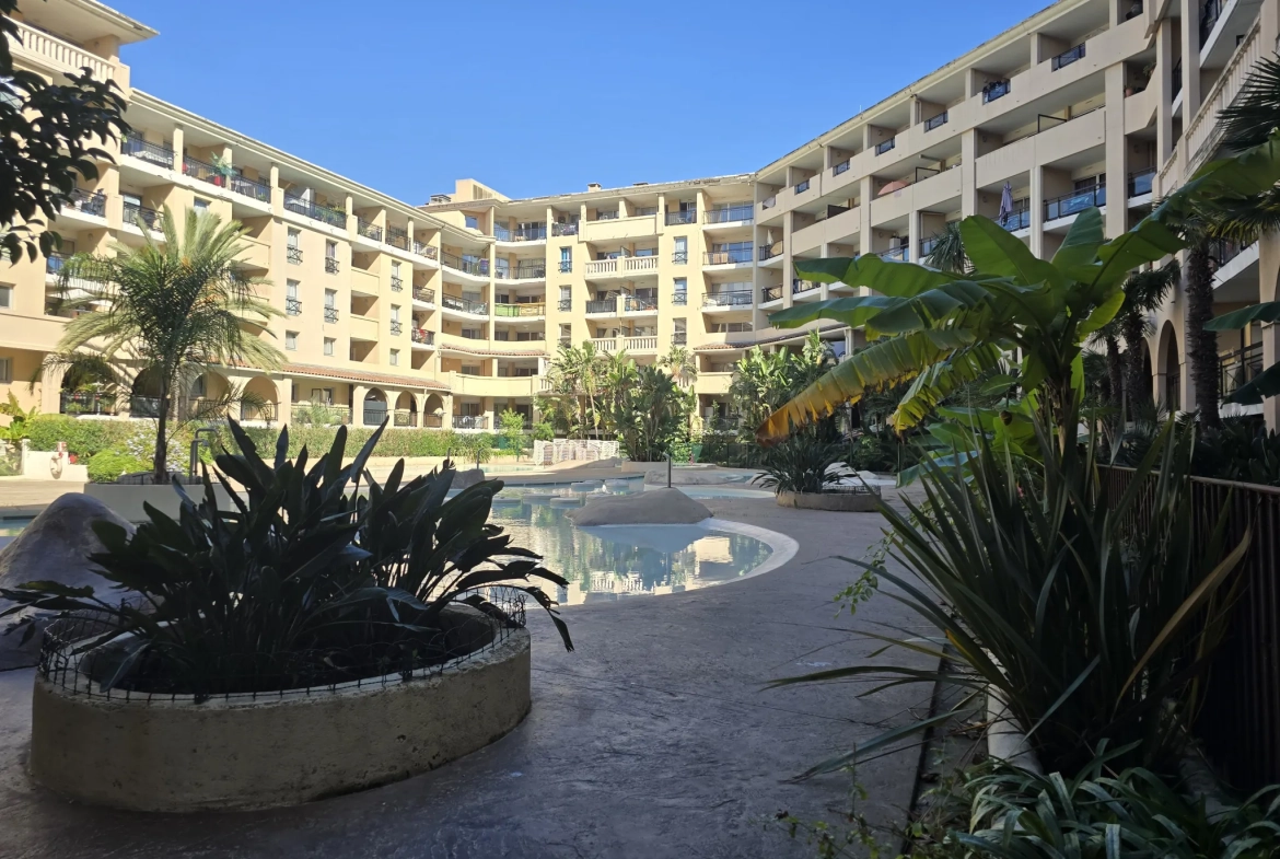Appartement 2 pièces à Cannes la Bocca avec terrasse et parking 