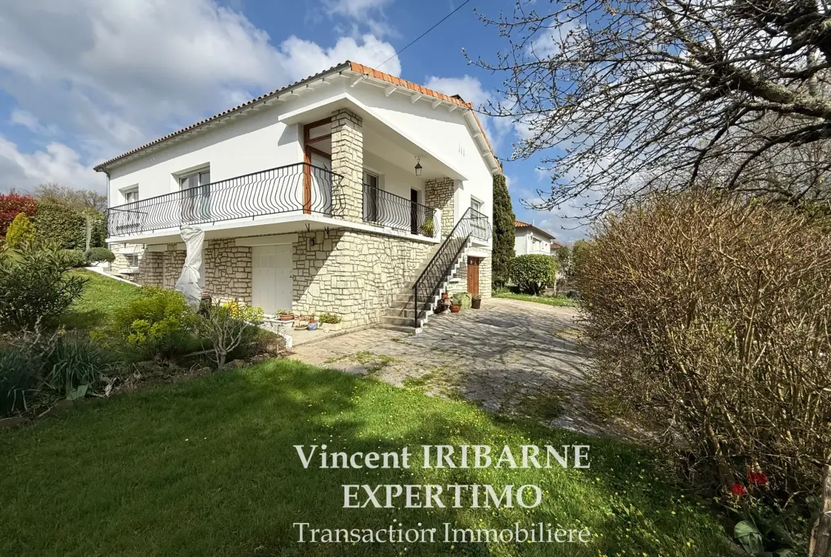 Maison 3 chambres avec garage et jardin à Saintes, environnement calme 