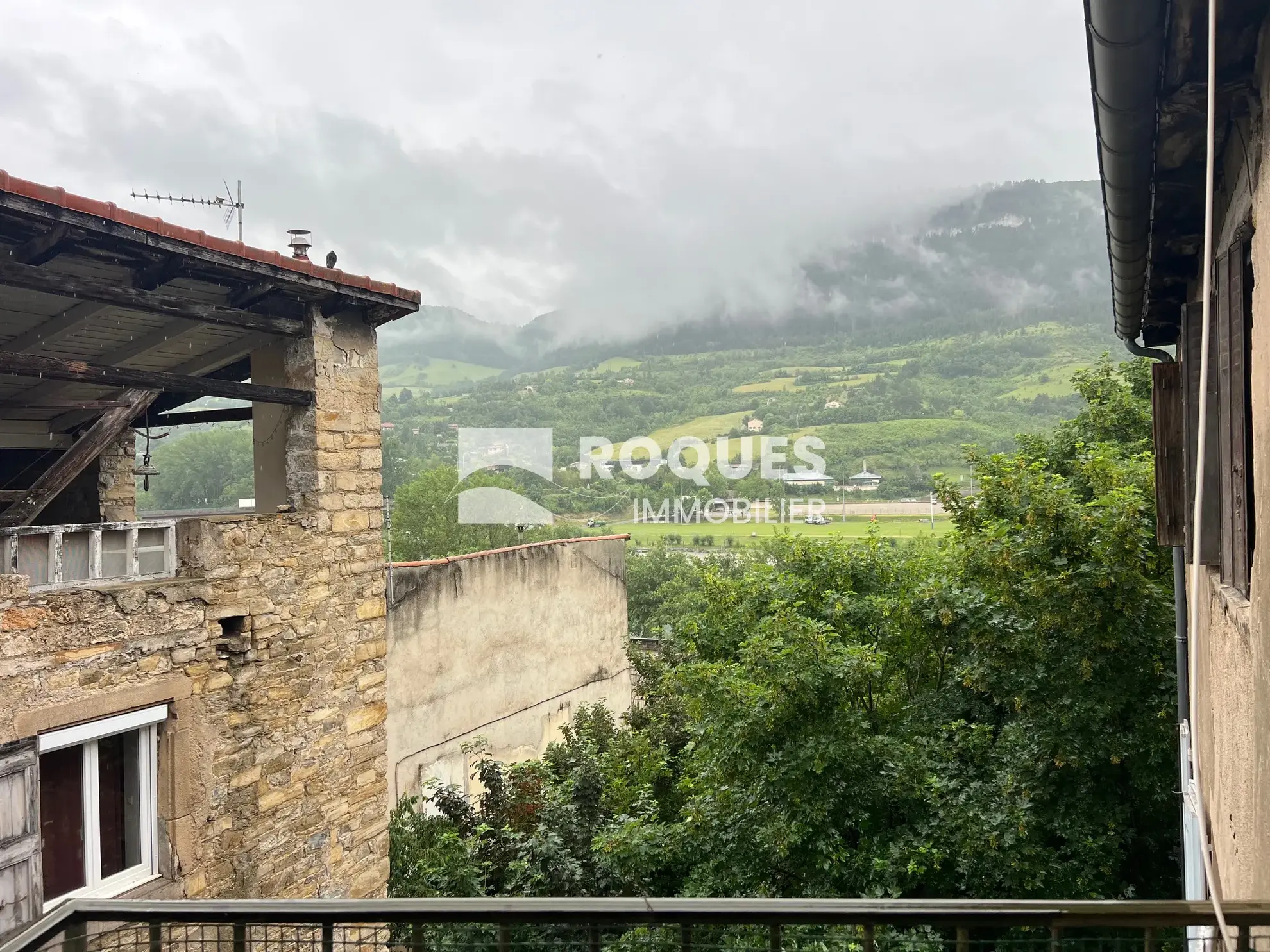 Appartement T2 à rénover de 44 m² avec terrasse à Millau 