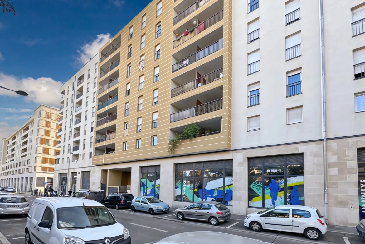 Appartement T3 lumineux avec grande terrasse à La Capelette, Marseille 