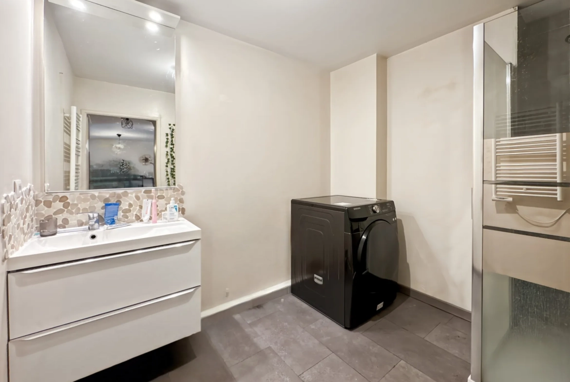 Appartement T3 lumineux avec grande terrasse à La Capelette, Marseille 