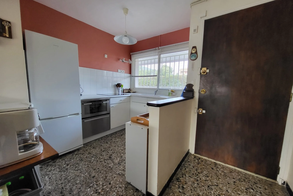 Appartement T3 en rez-de-jardin avec jardin exposé plein sud à Carqueiranne 