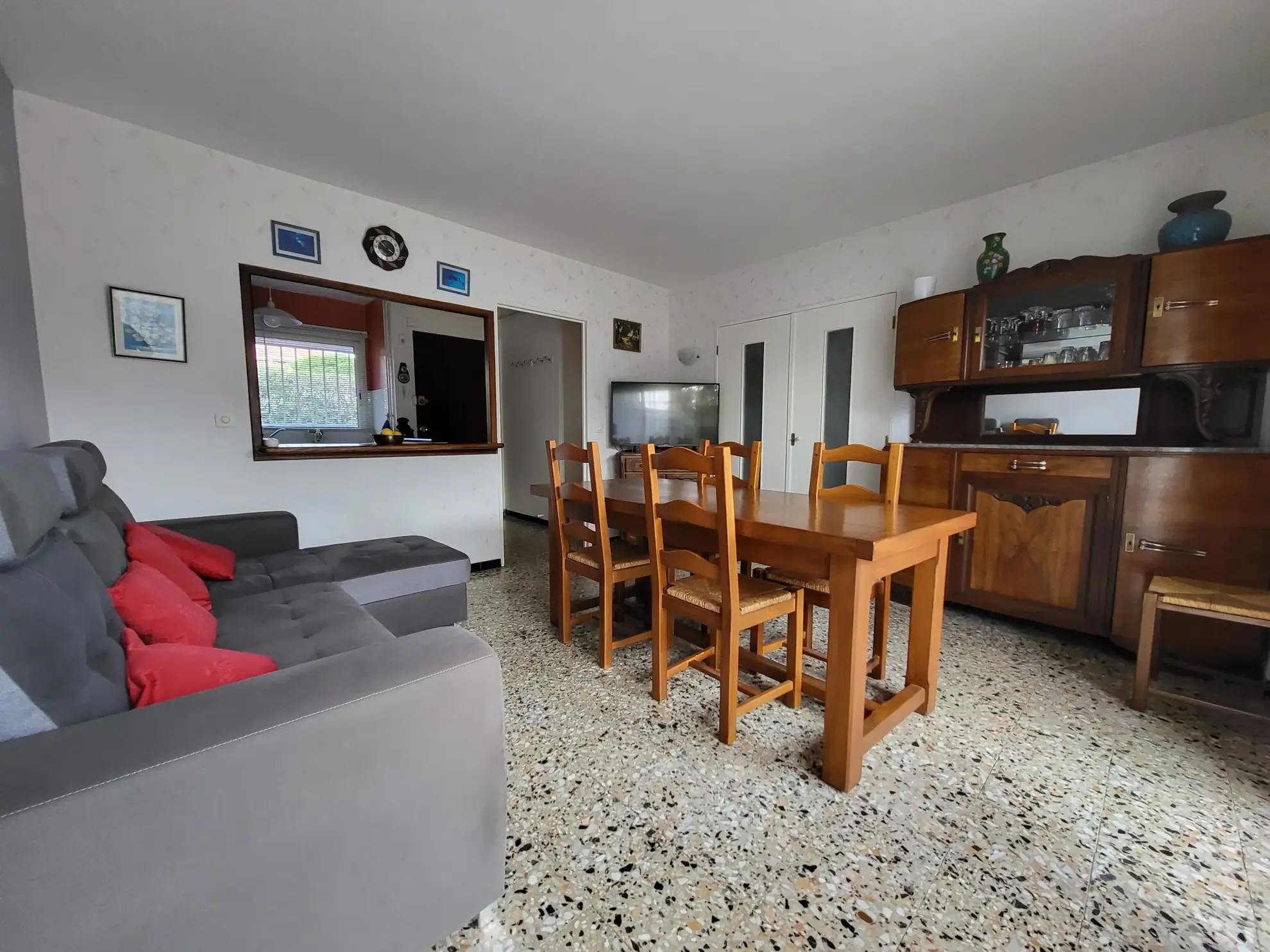 Appartement T3 en rez-de-jardin avec jardin exposé plein sud à Carqueiranne 
