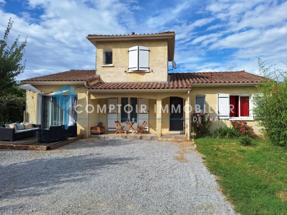 Villa de 121m² avec jardin, terrasses et dépendance à Saint-Germain-Des-Prés