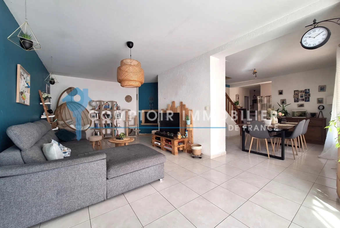 Villa de 121m² avec jardin, terrasses et dépendance à Saint-Germain-Des-Prés 