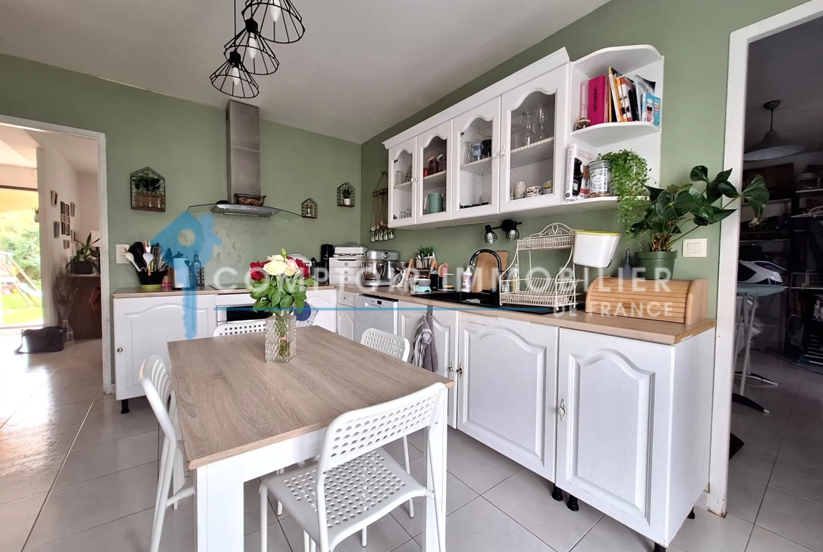 Villa de 121m² avec jardin, terrasses et dépendance à Saint-Germain-Des-Prés 