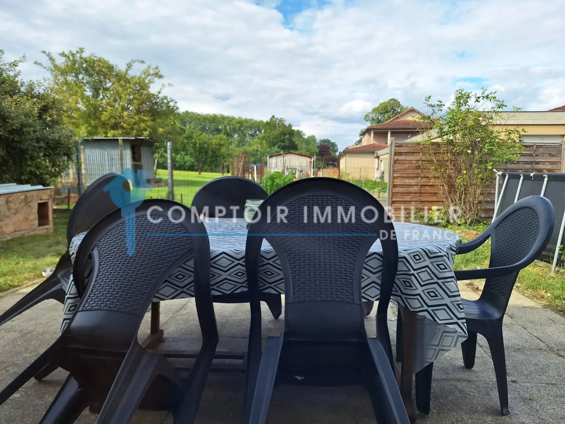 Villa de 121m² avec jardin, terrasses et dépendance à Saint-Germain-Des-Prés 