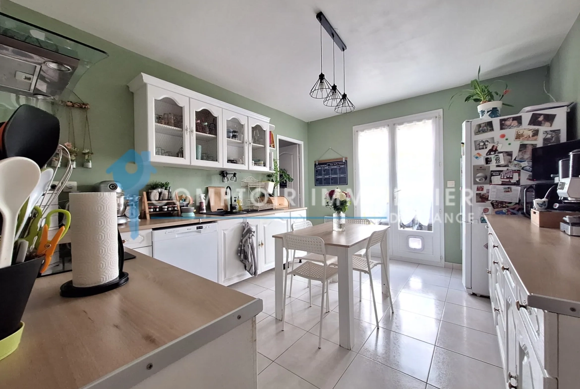 Villa de 121m² avec jardin, terrasses et dépendance à Saint-Germain-Des-Prés 