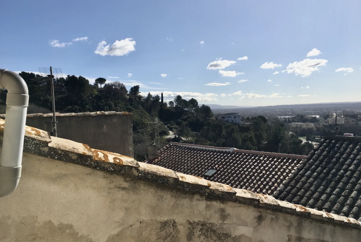 Maison de charme de 78 m² à Les Angles, village historique dans le Gard 
