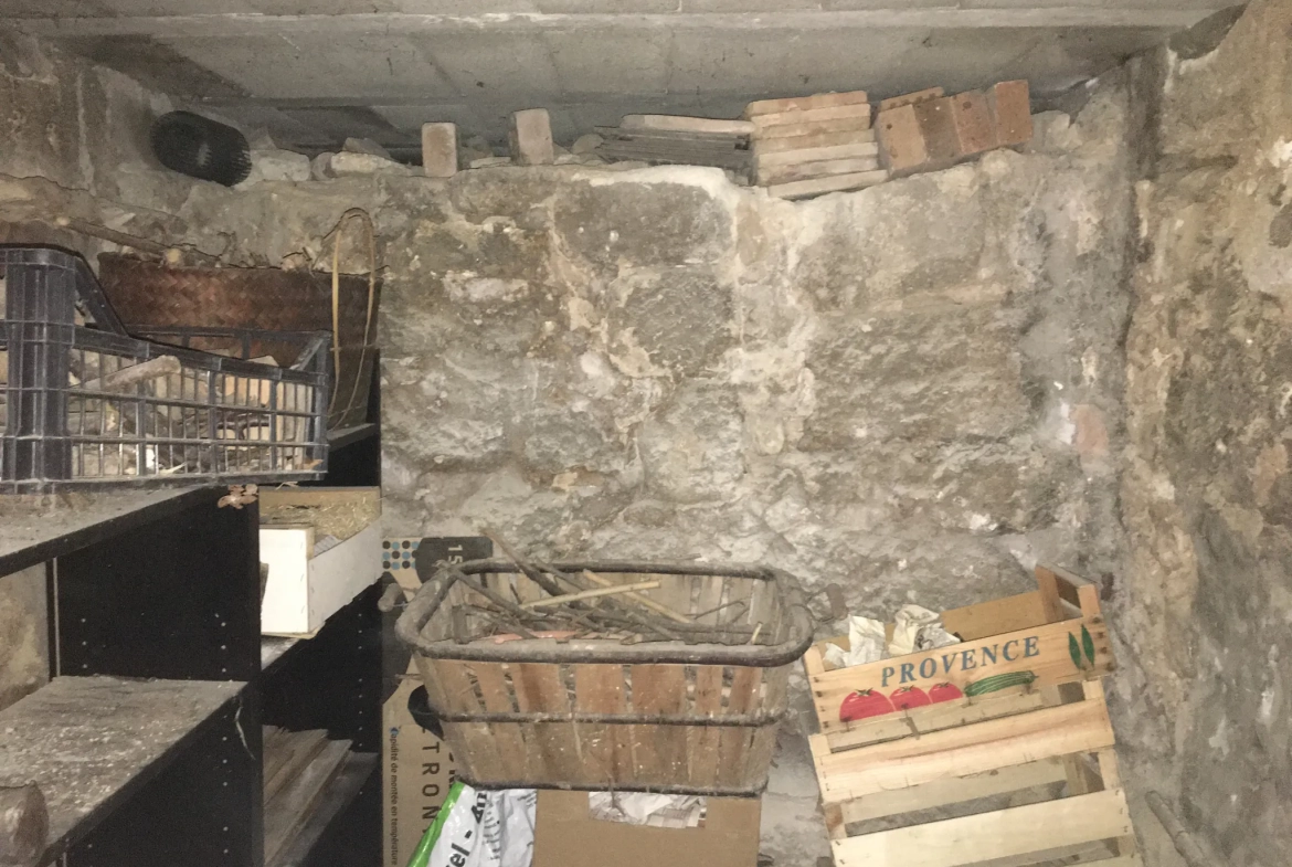 Maison de charme de 78 m² à Les Angles, village historique dans le Gard 