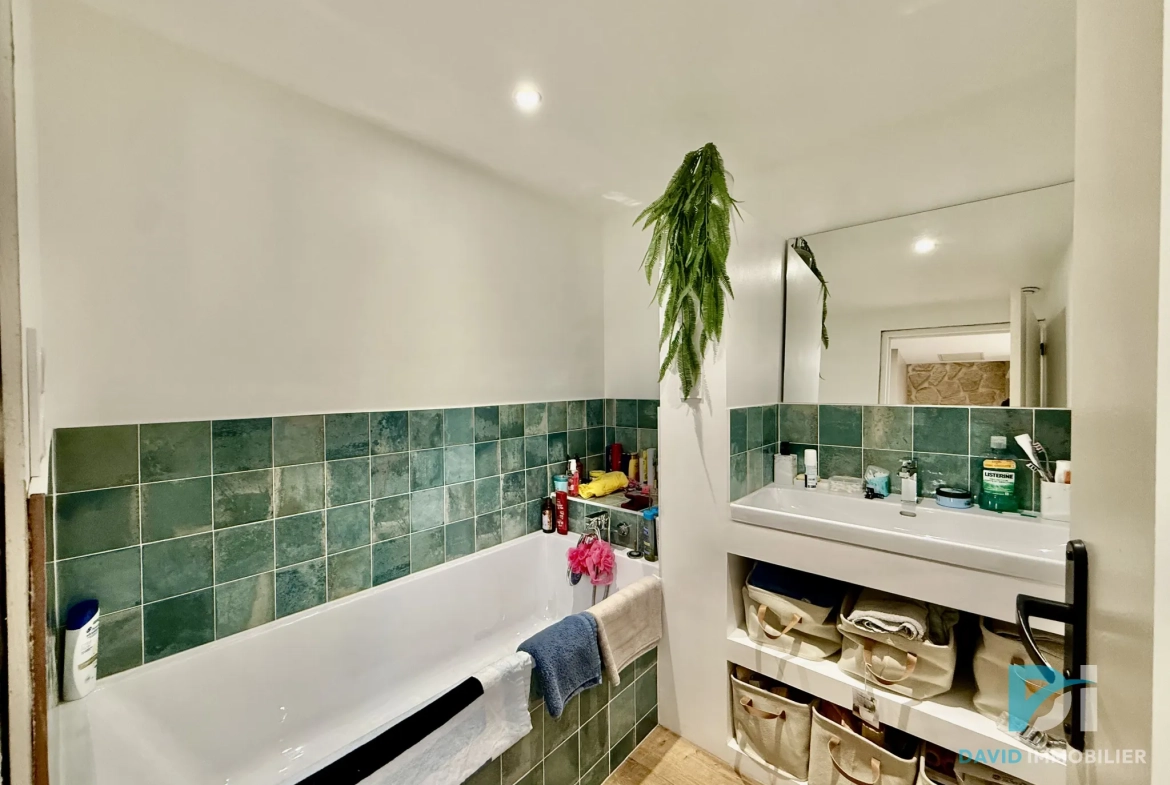 Maison de village T3 rénovée avec jardin et terrasse à Agde 