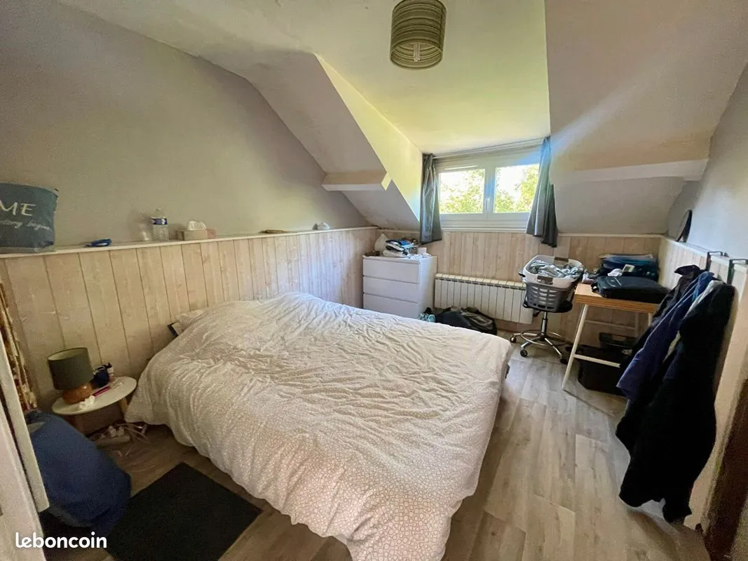 Maison de village en pierre avec jardin et garage à Le Tronchet - Opportunité à saisir 