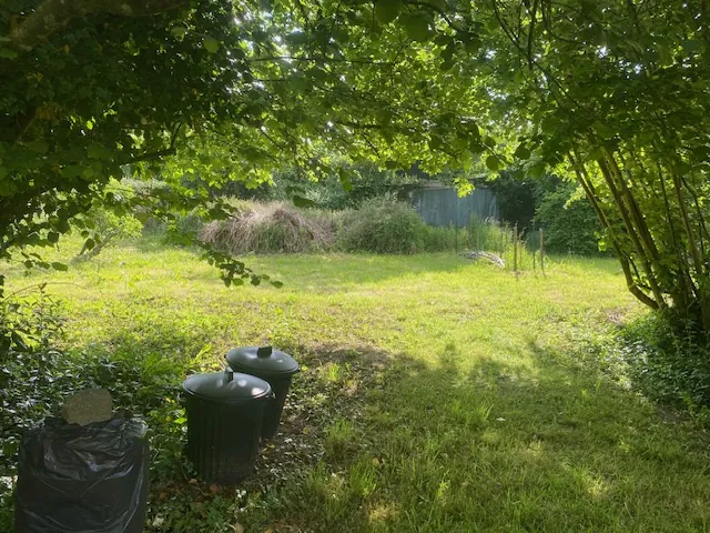 Maison de village en pierre avec jardin et garage à Le Tronchet - Opportunité à saisir 