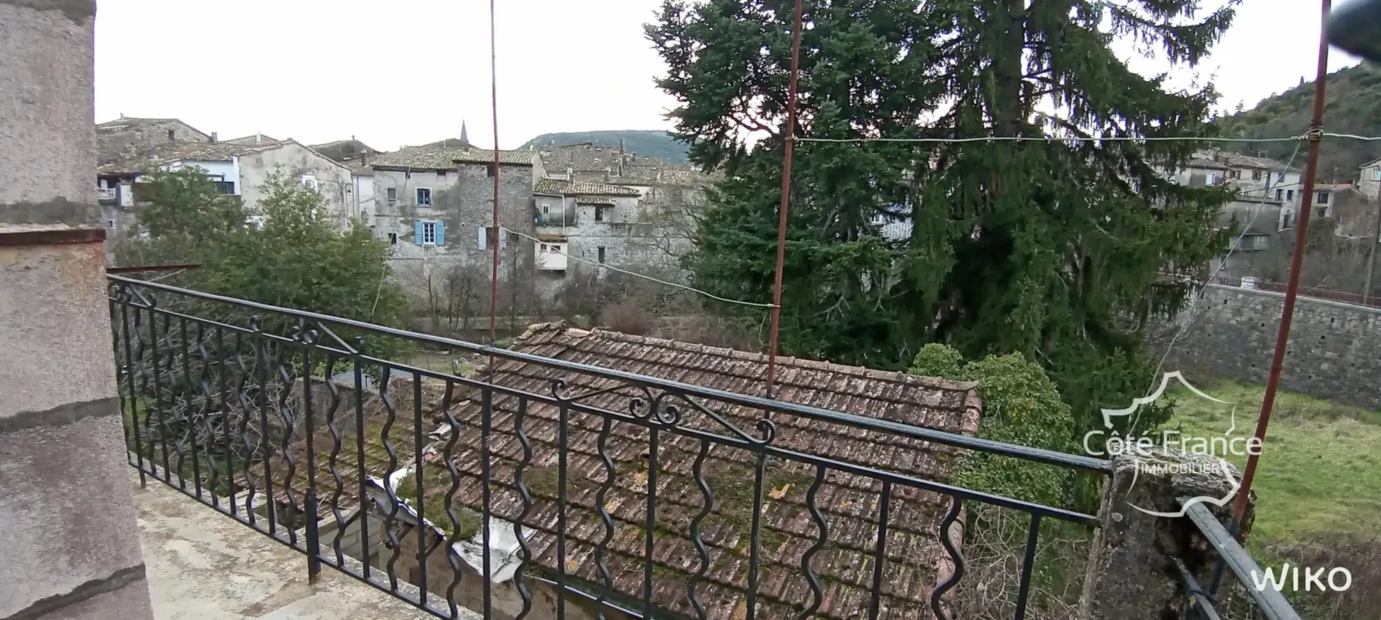 Ancien moulin en pierre avec 3 chambres et dépendances à Saint Hippolyte du Fort 