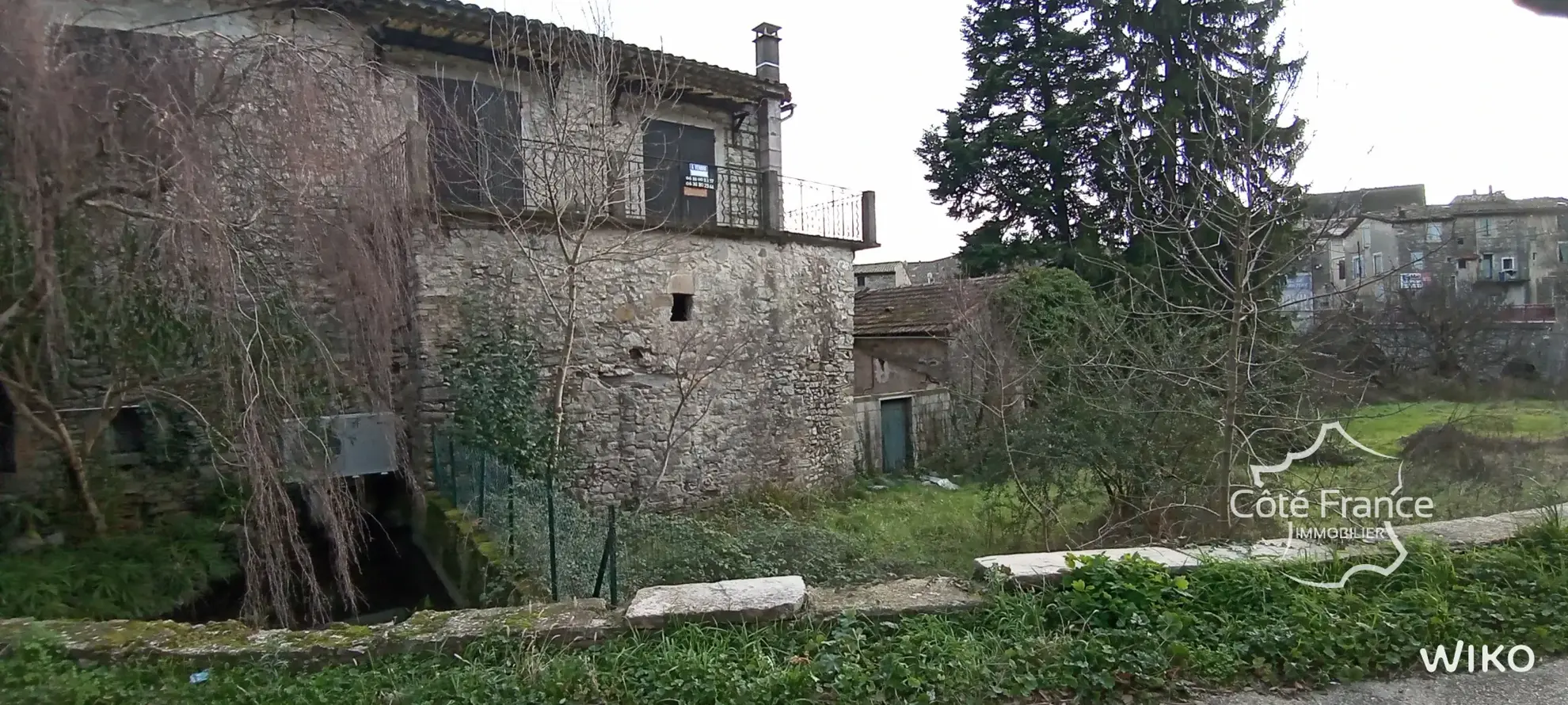 Ancien moulin en pierre avec 3 chambres et dépendances à Saint Hippolyte du Fort 