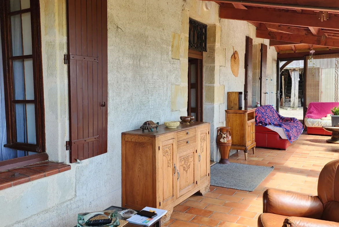 Belle maison en pierre avec terrain et atelier à Tonneins 