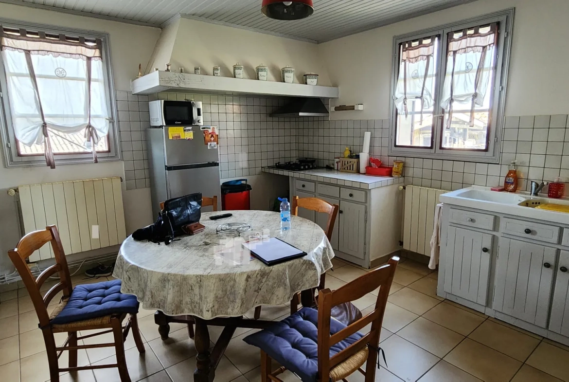 Belle maison en pierre avec terrain et atelier à Tonneins 