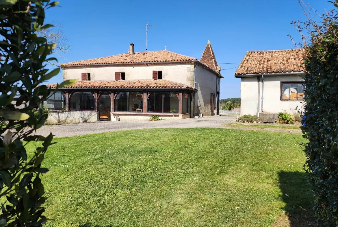 Belle maison en pierre avec terrain et atelier à Tonneins 
