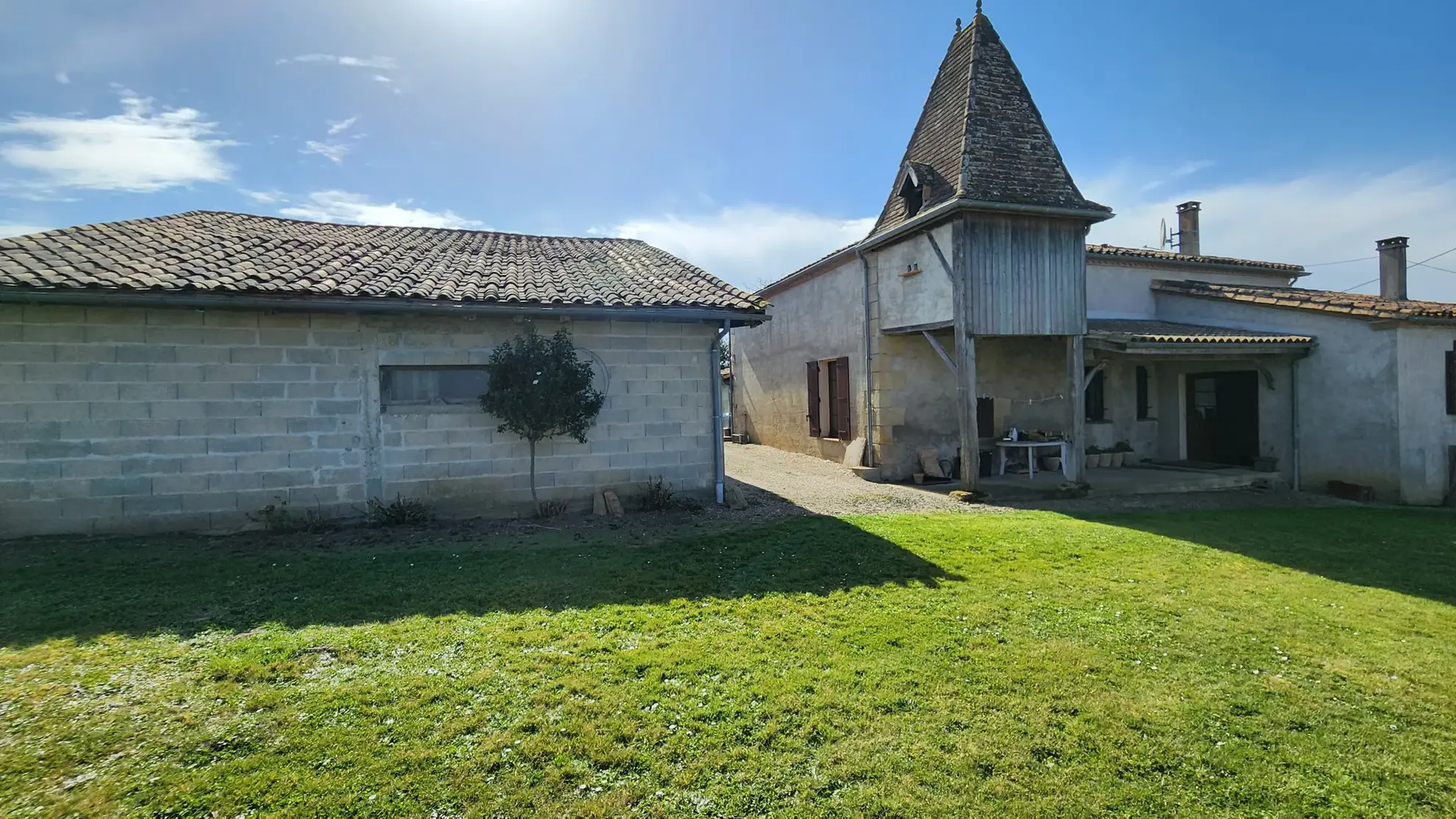 Belle maison en pierre avec terrain et atelier à Tonneins 